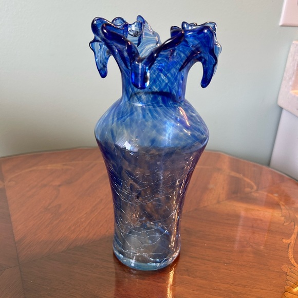 Cobalt blue art glass ruffle edge, crackle vase, USA, fourth July, patriotic - Picture 8 of 9